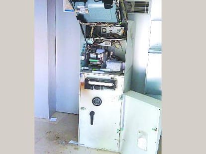 attempt of theft case at sbi atm.