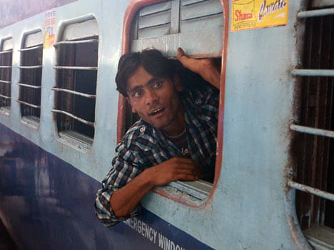 30 thousand migrant workers sent home by train
