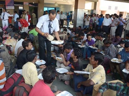 30 thousand migrant workers sent home by train