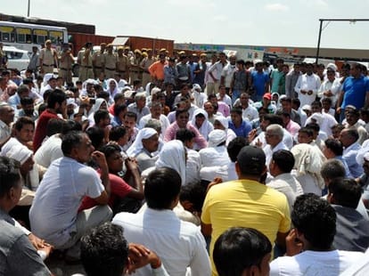 hungama and demolition at kherkidaula toll plaza.