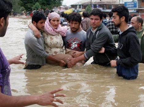 air force rescue operation going on in srinagar