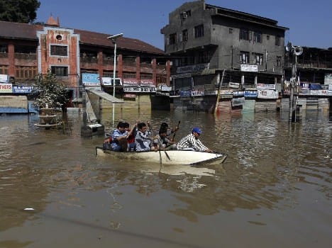 heavy flood in jammu and kashmir