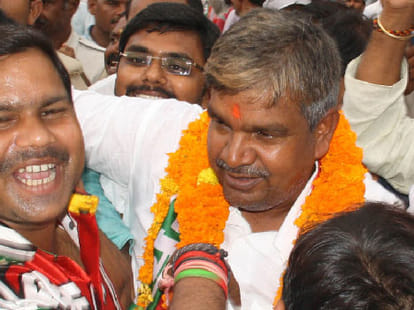 bjp mp sarvesh singh role in winning of sp candidate.