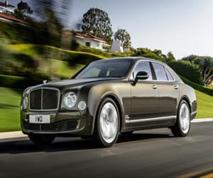 World's Fastest Ultra Luxury Saloon Bentley Mulsanne Speed!