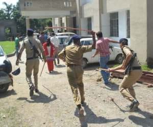 Police lathi charge on students in jammu