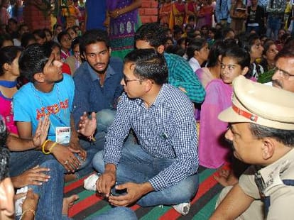 NSUI protest in una college.