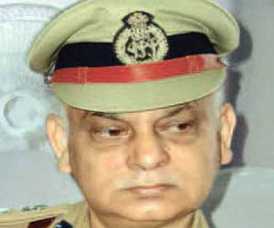 in sharda chit fund case: DGP shankar barua shoot himself.