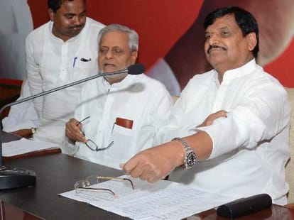 officers should solve problems of public says shivpal.