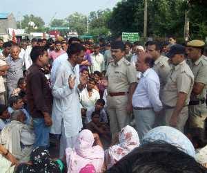 Angry people blocked the highway from the fusillade