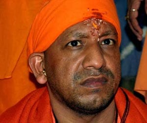 adityanath targets mamta government.