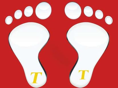 palmistry lucky sign in foot