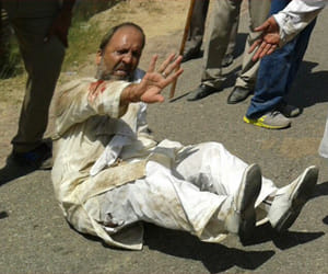 Commotion at the opening of the road construction legislator, broken stone