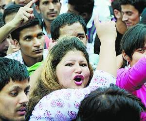 sfi protest over fee hike in himachal pradesh university.