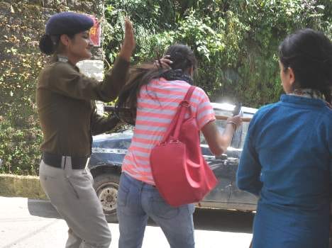 lathicharge in himachal pradesh university campus.