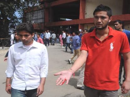 lathicharge in himachal pradesh university campus.