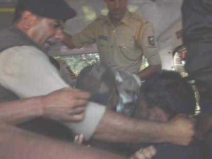 lathicharge in himachal pradesh university campus.
