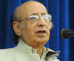 Nida Fazli Performance in Tagore Theatre, Chandigarh