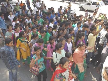 amu vc girls entry in cetral library.