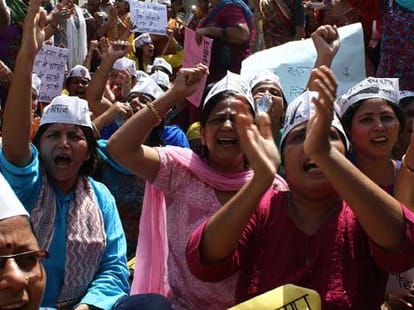 seven leaders left old party, join Aap 