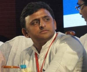 akhilesh yadav sacks 82 ministers.