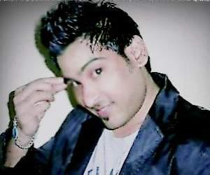 bollywood singer Alamgir Khan.
