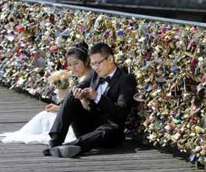 locks for love would not be allowed in paris