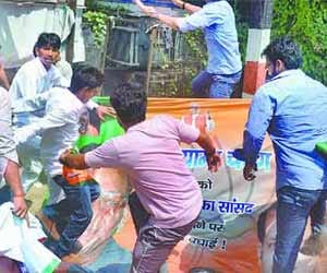 varun supporters attack on bjp MP office after Shyama Prasad Statement on Varun Gandhi