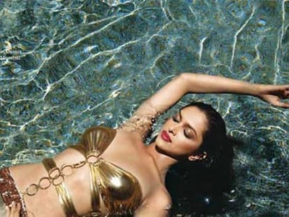  new turn in deepika padukone cleavage controversy