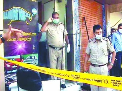 Loknayak hospital's nurse found dead in bathroom.