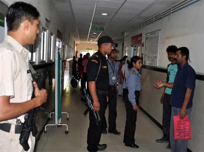hungama in civil hospital gurgaon.