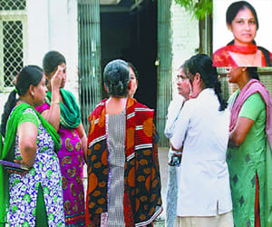 Loknayak hospital's nurse found dead in bathroom.
