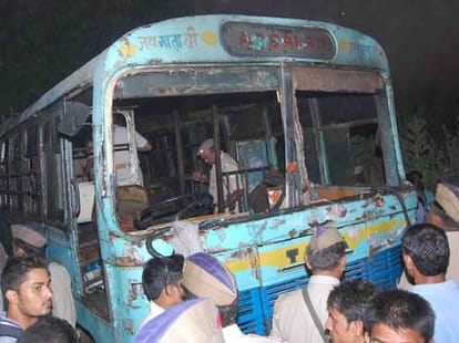 Gas Cylinder blast in bus in Bulandshahar, 100 injured.