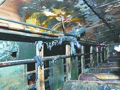Gas Cylinder blast in bus in Bulandshahar, 100 injured.