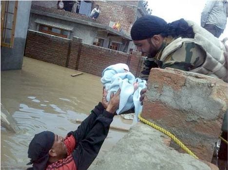 heavy flood in jammu and kashmir