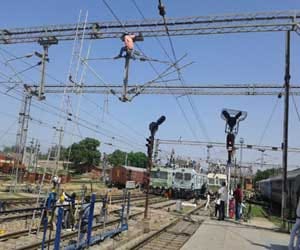 Rajdhani expres derail in sahibabad.