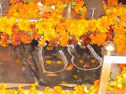 who was discovery of natural cave of vaishno devi