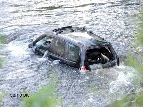 Two dead in car fell a hundred feet deep gorge