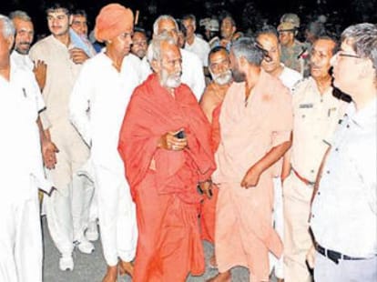 Allegation on Judge by Sant Rampal Supporters