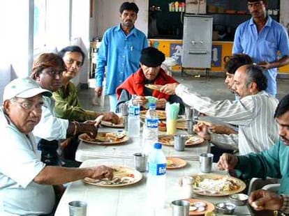 know the habit of dev anand