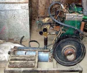 Middle School Pass Devendra made Engine that can run by Air