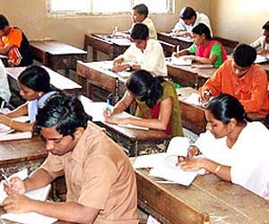 Teacher folded student's hand get infection.