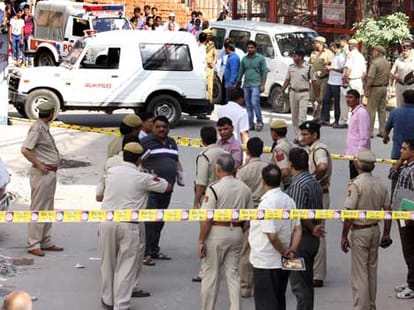 Traffic sergeant beaten by four lawyers.