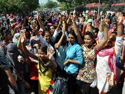 students protest against principal gets viral.