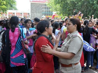 Protest of girl student in faridabad after gurgaon for bad result.