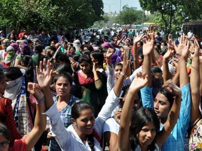 students protest against principal gets viral.