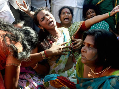 Sixteen die after Jayalalithaa verdict