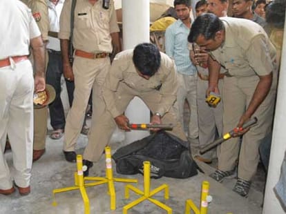 lover killed her and suicide.