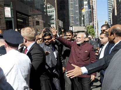 10,000 doller bounty for serving summons to Modi