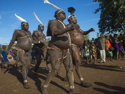 weird tribes and traditions