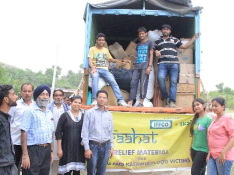 iimc students distributed relief material among flood victims
